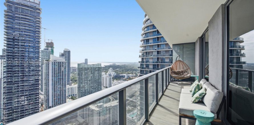 Condominio en Miami, Florida, 2 dormitorios  № 2011204