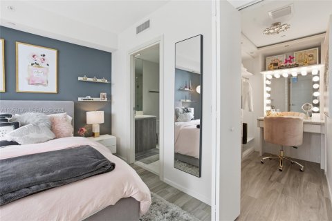 Condominio en alquiler en Miami, Florida, 2 dormitorios, 103.96 m2 № 2011204 - foto 13