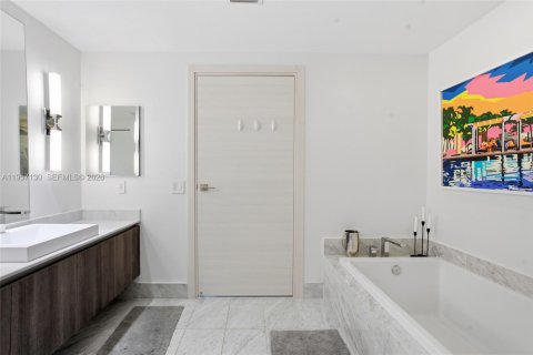 Condominio en alquiler en Miami, Florida, 2 dormitorios, 103.96 m2 № 2011204 - foto 15