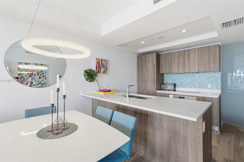 Condominio en alquiler en Miami, Florida, 2 dormitorios, 103.96 m2 № 2011204 - foto 7