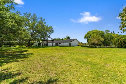 House in Southwest Ranches, Florida 4 bedrooms, 222.13 sq.m. № 1641612 - photo 11