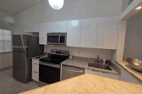 Casa en venta en Sunrise, Florida, 2 dormitorios, 78.87 m2 № 2186396 - foto 3
