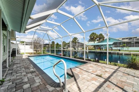 House in Punta Gorda, Florida 3 bedrooms, 165.18 sq.m. № 1800208 - photo 24