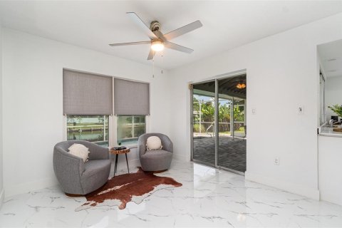 House in Punta Gorda, Florida 3 bedrooms, 165.18 sq.m. № 1800208 - photo 12