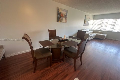 Copropriété à louer à Hallandale Beach, Floride: 2 chambres, 111.48 m2 № 1867854 - photo 3