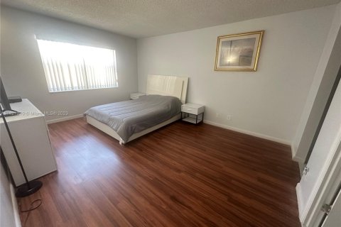 Copropriété à louer à Hallandale Beach, Floride: 2 chambres, 111.48 m2 № 1867854 - photo 10