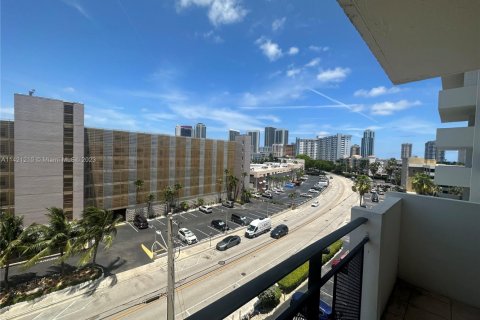 Copropriété à louer à Hallandale Beach, Floride: 2 chambres, 111.48 m2 № 1867854 - photo 6