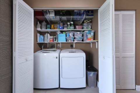 Townhouse in Fort Lauderdale, Florida 2 bedrooms, 97.27 sq.m. № 1141404 - photo 1