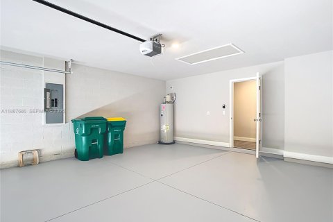 House in Port Charlotte, Florida 3 bedrooms, 134.99 sq.m. № 1942209 - photo 24