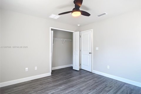 House in Port Charlotte, Florida 3 bedrooms, 134.99 sq.m. № 1942209 - photo 14