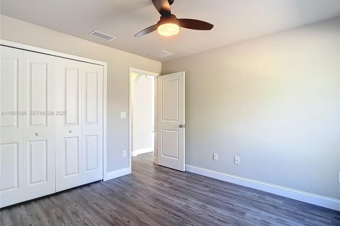 House in Port Charlotte, Florida 3 bedrooms, 134.99 sq.m. № 1942209 - photo 17