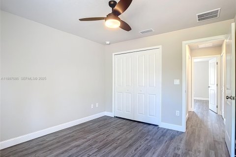 House in Port Charlotte, Florida 3 bedrooms, 134.99 sq.m. № 1942209 - photo 16