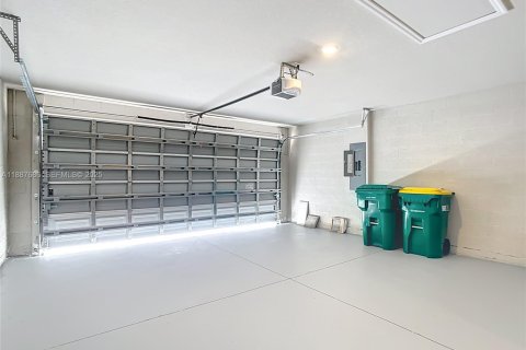 House in Port Charlotte, Florida 3 bedrooms, 134.99 sq.m. № 1942209 - photo 23