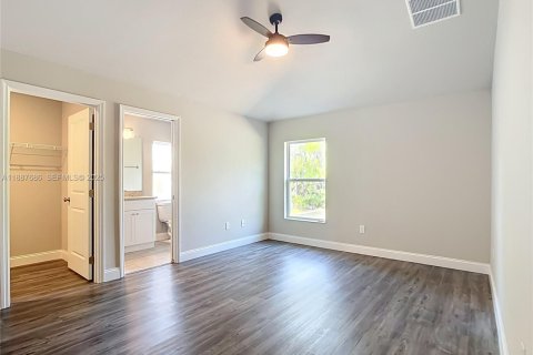 House in Port Charlotte, Florida 3 bedrooms, 134.99 sq.m. № 1942209 - photo 19