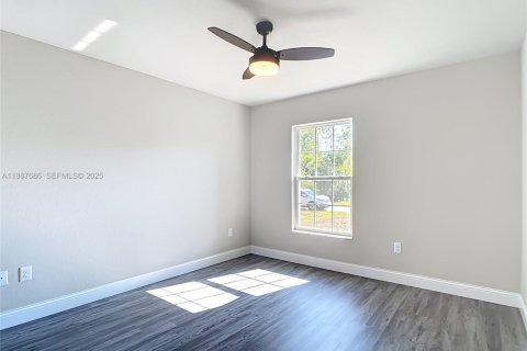 House in Port Charlotte, Florida 3 bedrooms, 134.99 sq.m. № 1942209 - photo 13