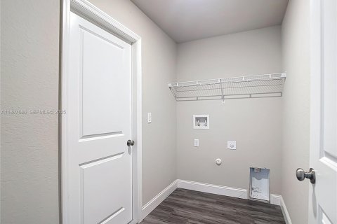 House in Port Charlotte, Florida 3 bedrooms, 134.99 sq.m. № 1942209 - photo 22