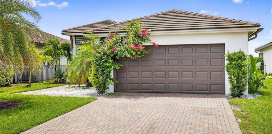 Villa ou maison à Ave Maria, Floride 3 chambres, 158.4 m2 № 1942025