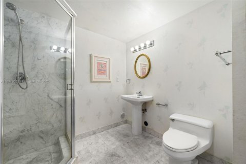 Copropriété à vendre à Surfside, Floride: 2 chambres, 140.28 m2 № 1963016 - photo 26