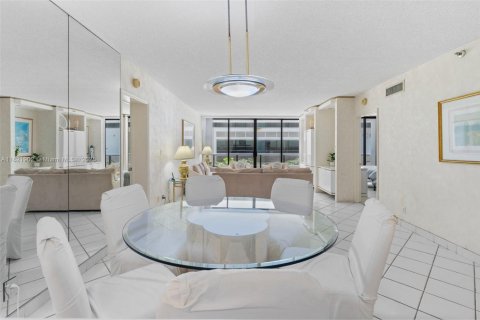 Copropriété à vendre à Surfside, Floride: 2 chambres, 140.28 m2 № 1963016 - photo 7