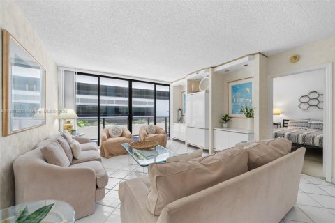 Copropriété à vendre à Surfside, Floride: 2 chambres, 140.28 m2 № 1963016 - photo 5