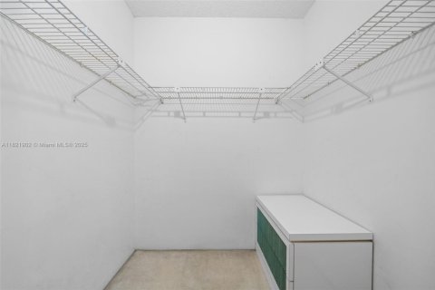 Copropriété à vendre à Surfside, Floride: 2 chambres, 140.28 m2 № 1963016 - photo 25