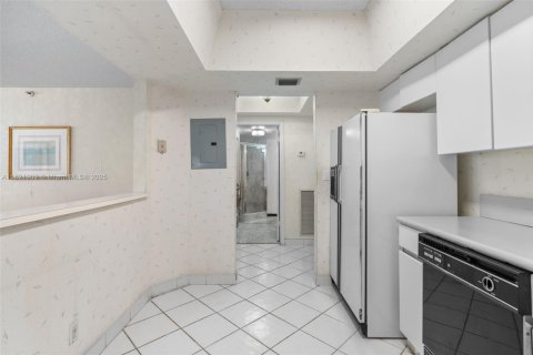 Copropriété à vendre à Surfside, Floride: 2 chambres, 140.28 m2 № 1963016 - photo 9