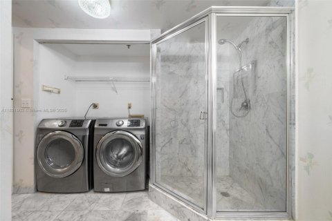 Copropriété à vendre à Surfside, Floride: 2 chambres, 140.28 m2 № 1963016 - photo 27