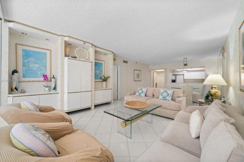 Copropriété à vendre à Surfside, Floride: 2 chambres, 140.28 m2 № 1963016 - photo 3