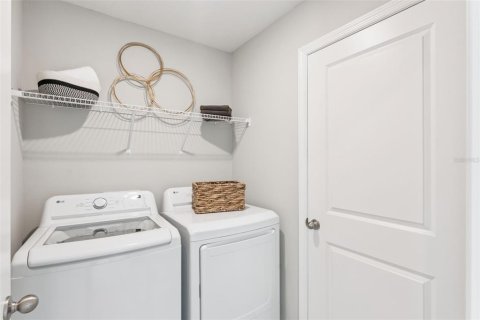 Townhouse in Eustis, Florida 3 bedrooms, 153.94 sq.m. № 2229722 - photo 15