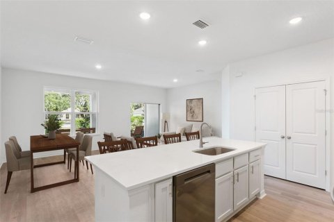 Townhouse in Eustis, Florida 3 bedrooms, 153.94 sq.m. № 2229722 - photo 5