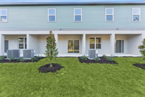 Townhouse in Eustis, Florida 3 bedrooms, 153.94 sq.m. № 2229722 - photo 18