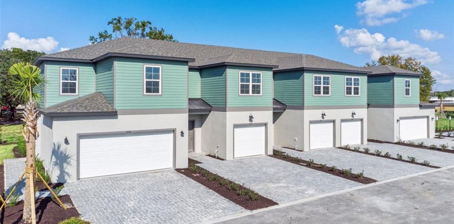 Townhouse in Eustis, Florida 3 bedrooms, 153.94 sq.m. № 2229722