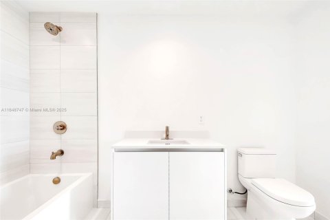 Condo in Miami, Florida, 2 bedrooms  № 1764965 - photo 14