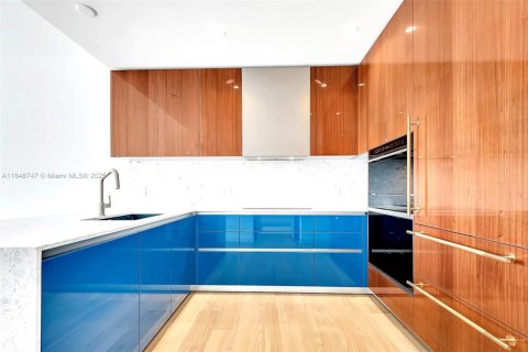 Condo in Miami, Florida, 2 bedrooms  № 1764965 - photo 6
