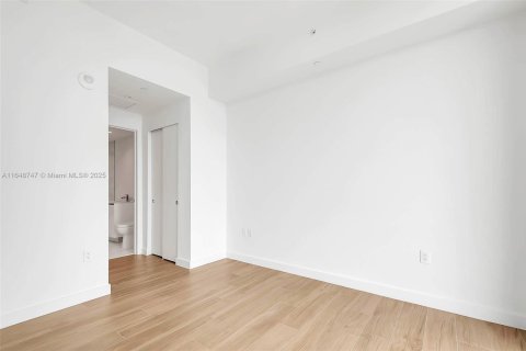 Condo in Miami, Florida, 2 bedrooms  № 1764965 - photo 12