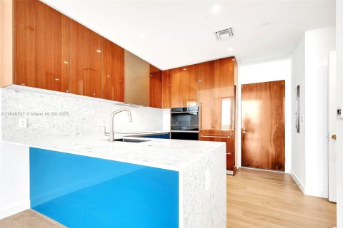 Condo in Miami, Florida, 2 bedrooms  № 1764965 - photo 7