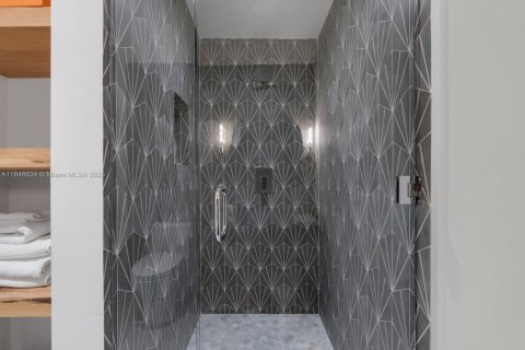 Condo in Miami Beach, Florida, 3 bedrooms  № 1845477 - photo 19