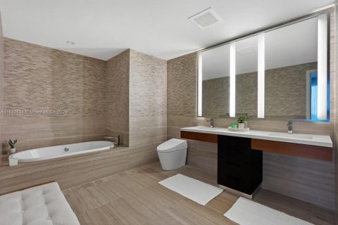 Condo in Miami Beach, Florida, 3 bedrooms  № 1845477 - photo 13