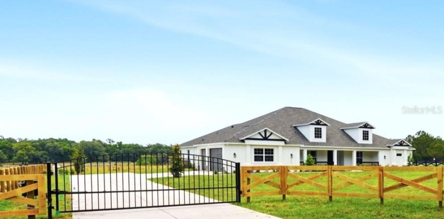 House in Brooksville, Florida 4 bedrooms, 327.11 sq.m. № 2119924