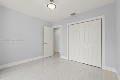 Casa en alquiler en Miami, Florida, 3 dormitorios, 144.09 m2 № 1923859 - foto 22