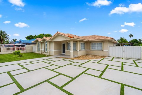 Casa en alquiler en Miami, Florida, 3 dormitorios, 144.09 m2 № 1923859 - foto 5