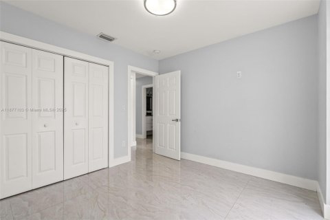Casa en alquiler en Miami, Florida, 3 dormitorios, 144.09 m2 № 1923859 - foto 25
