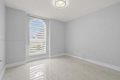 Casa en alquiler en Miami, Florida, 3 dormitorios, 144.09 m2 № 1923859 - foto 24