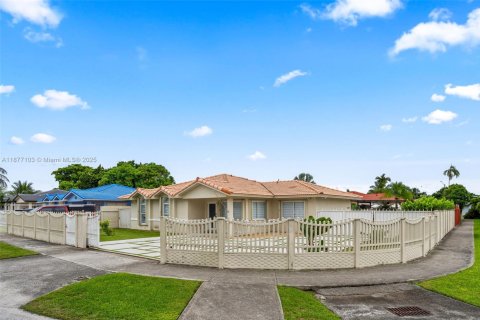 Casa en alquiler en Miami, Florida, 3 dormitorios, 144.09 m2 № 1923859 - foto 4