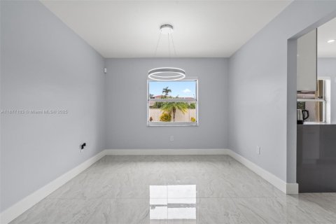 Casa en alquiler en Miami, Florida, 3 dormitorios, 144.09 m2 № 1923859 - foto 18