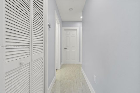 Casa en alquiler en Miami, Florida, 3 dormitorios, 144.09 m2 № 1923859 - foto 20