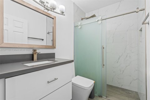 Casa en alquiler en Miami, Florida, 3 dormitorios, 144.09 m2 № 1923859 - foto 23