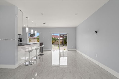 Casa en alquiler en Miami, Florida, 3 dormitorios, 144.09 m2 № 1923859 - foto 11