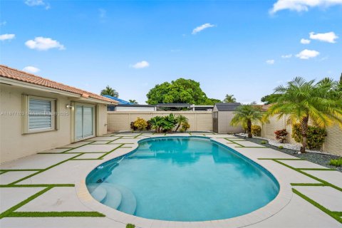 Casa en alquiler en Miami, Florida, 3 dormitorios, 144.09 m2 № 1923859 - foto 29