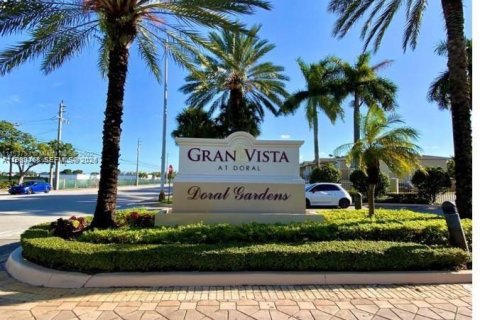 Condo in Doral, Florida, 2 bedrooms  № 2051585